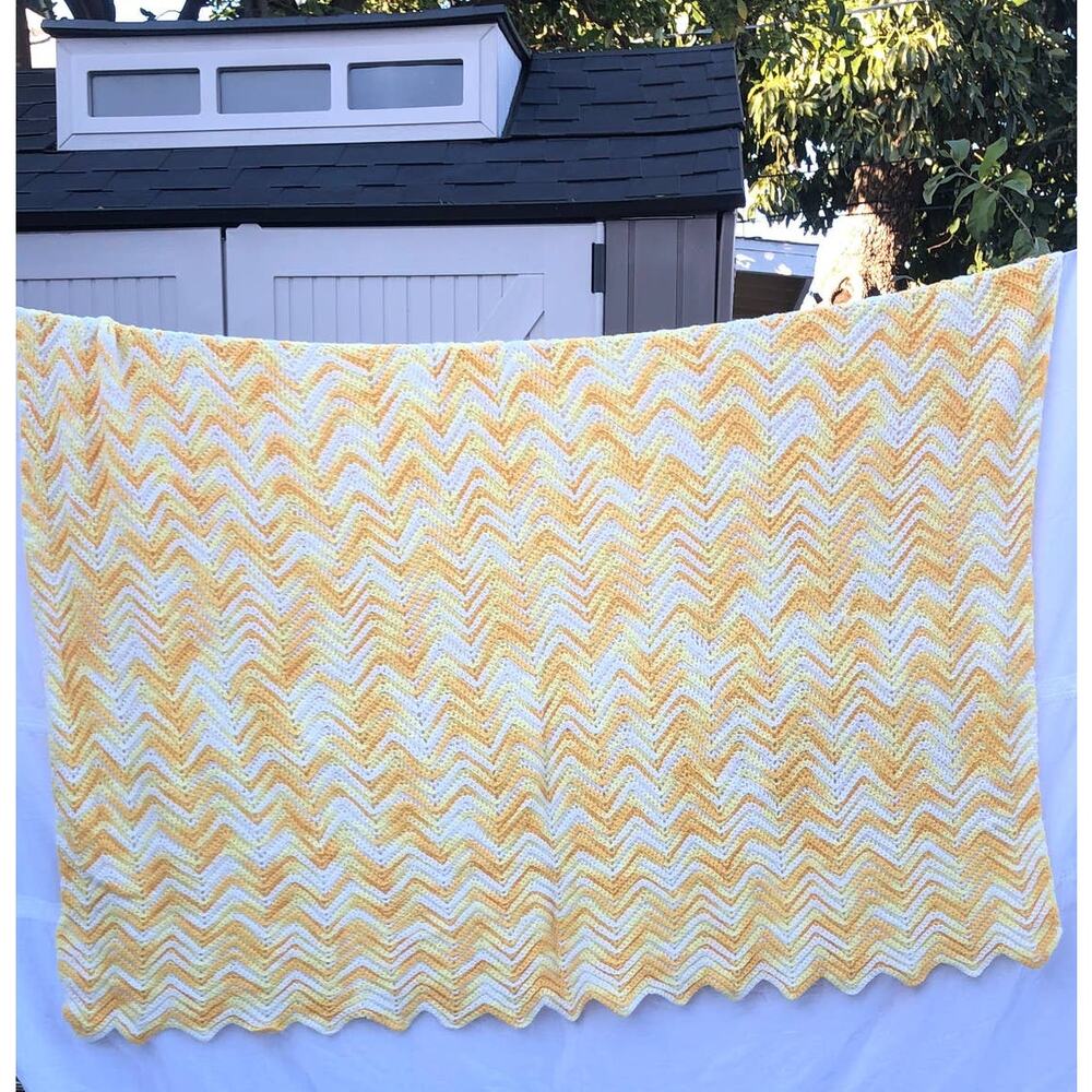 Handmade Crochet Afghan / Throw Blanket Vintage ZIG ZAG PATTERN 68 X 86